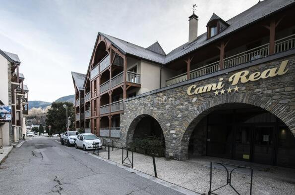 Appartements Avec Piscine Interieure Sauna Parking Etage 1 Au Centre Du Village Dans Residence Cami Real Сен-Лари-Сулан Экстерьер фото