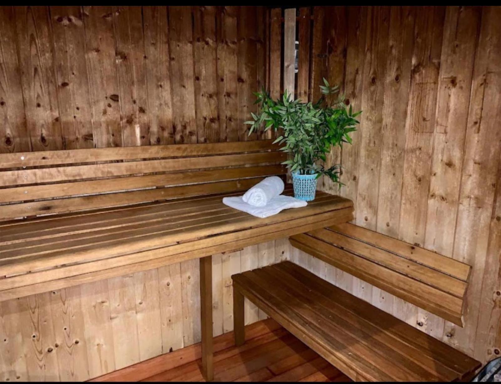 Appartements Avec Piscine Interieure Sauna Parking Etage 1 Au Centre Du Village Dans Residence Cami Real Сен-Лари-Сулан Экстерьер фото