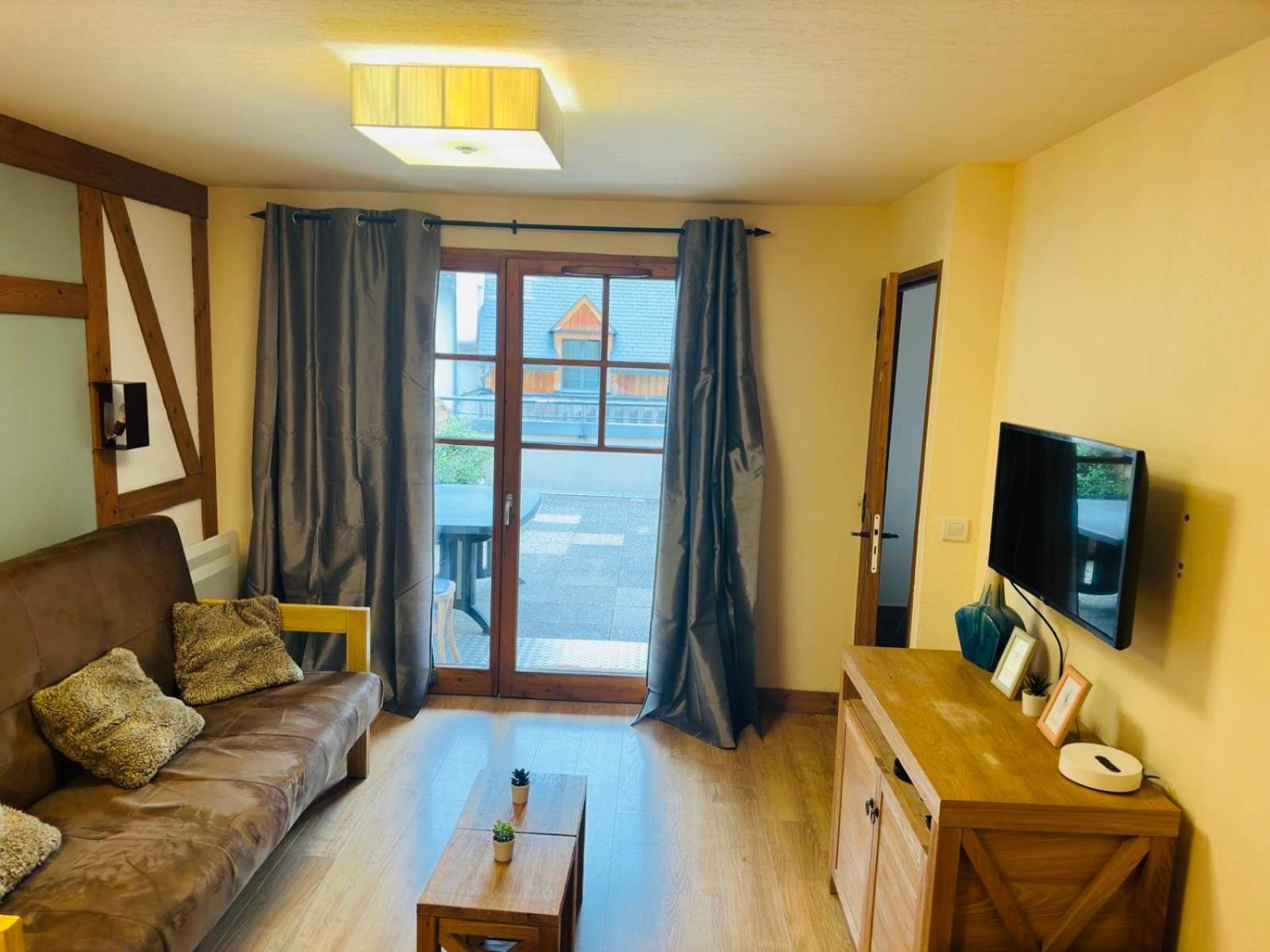 Appartements Avec Piscine Interieure Sauna Parking Etage 1 Au Centre Du Village Dans Residence Cami Real Сен-Лари-Сулан Экстерьер фото